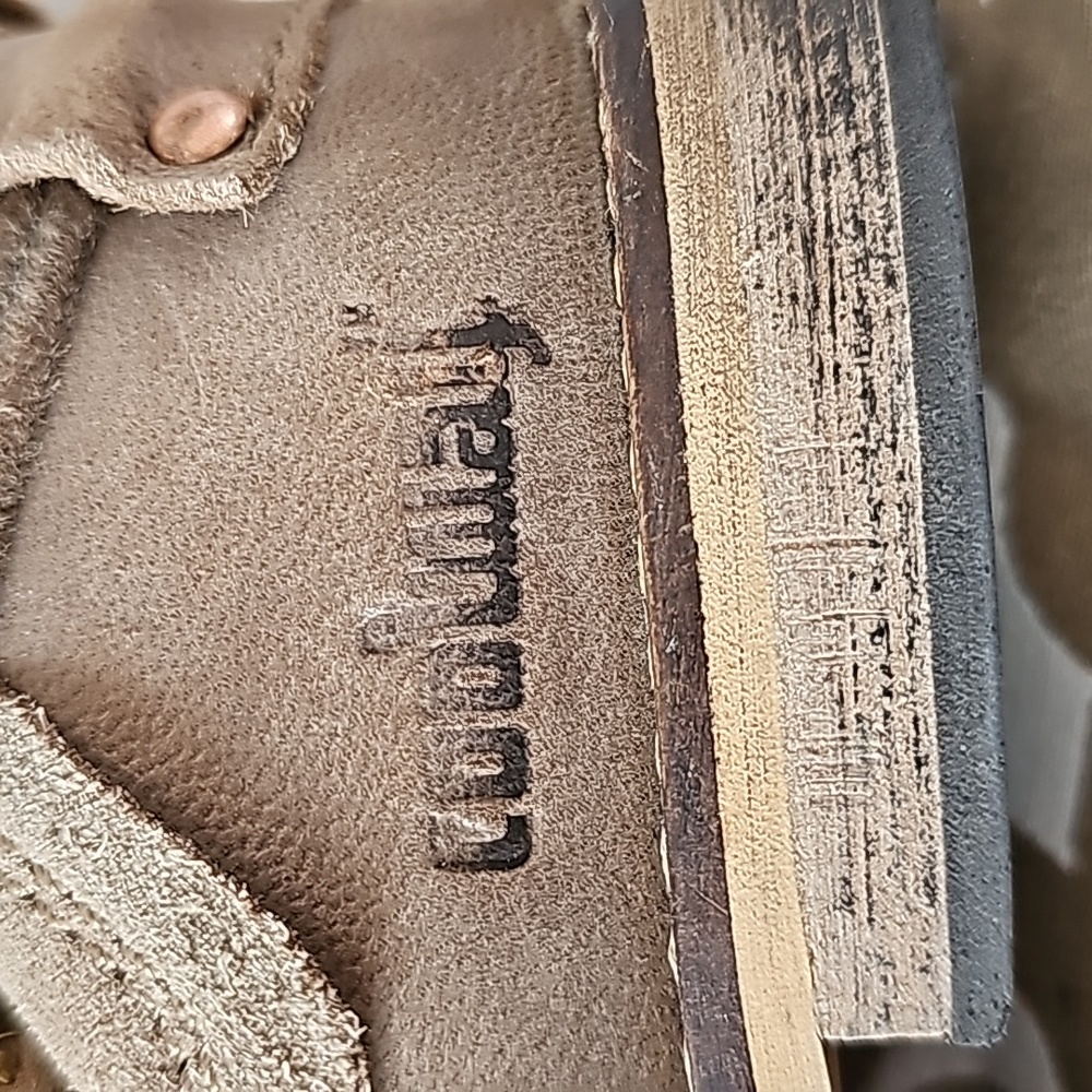 Boots - Picture 4 of 5